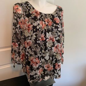 Roz & Ali 2X Bubble Hem Floral Blouse